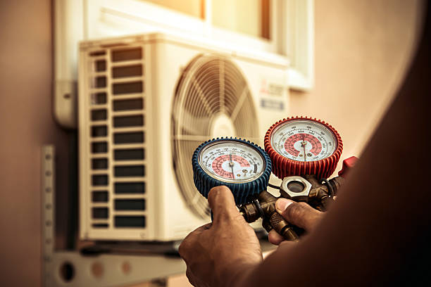 Professional Hvac Installation technician working in Duncanville, TX